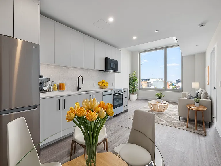 75 Dupont St #711 — Photo 1