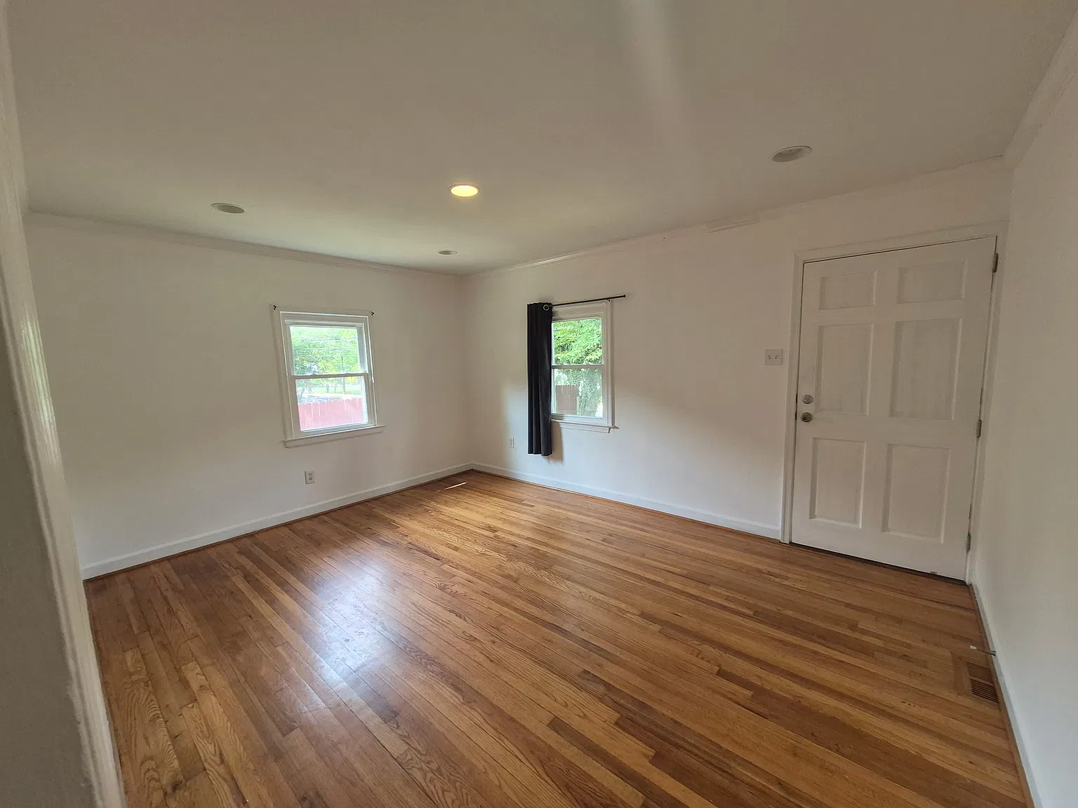 3 bed, $3,000 — Photo 2