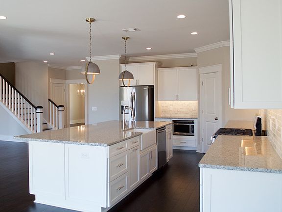 3rd image of 161 Harrington Ln