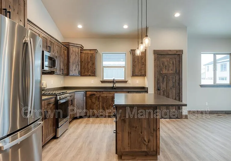 4032 Snowberry Ave — Photo 10