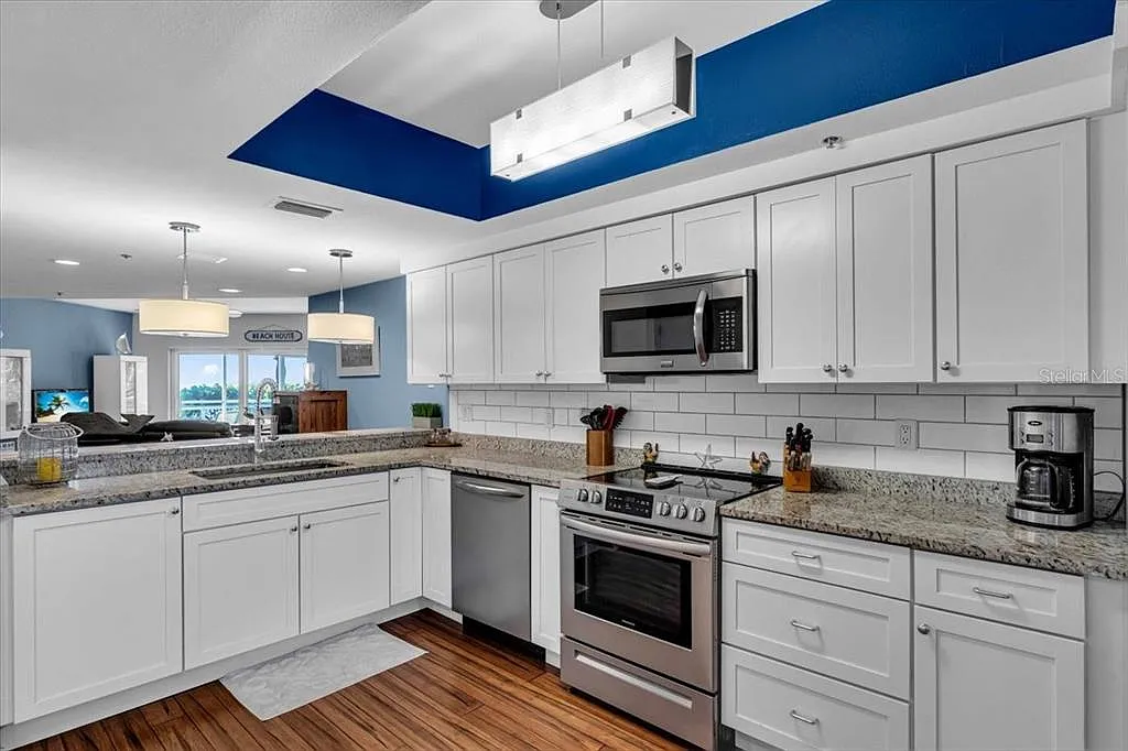 2 bed, 2.0 bath, 1346 sqft, $6,000 — Photo 4
