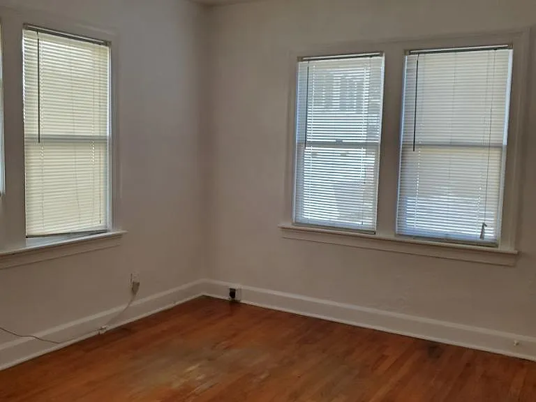 735 Grove St N — Photo 8