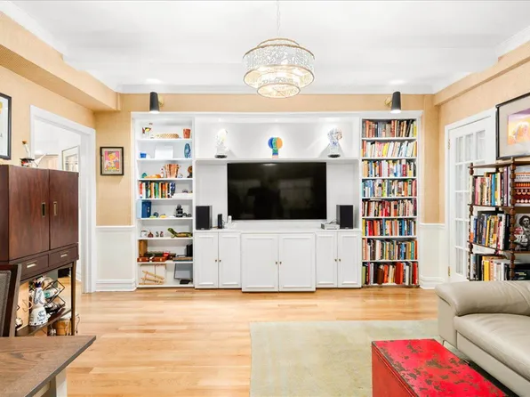 1 5th Avenue image 1 of 9