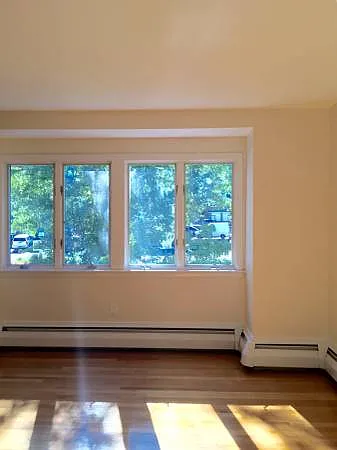 1017 W Roxbury Pkwy — Photo 3