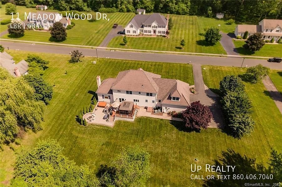 1st image of 11 Meadow Wood Dr
