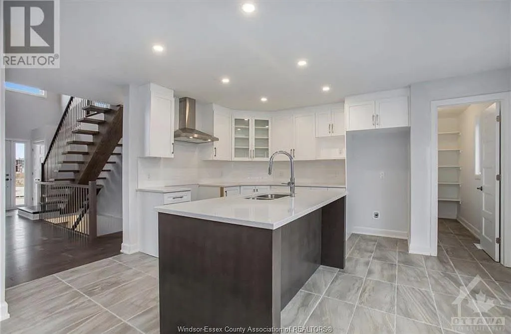 3 bed, 2.5 bath, $2,100 — Photo 2