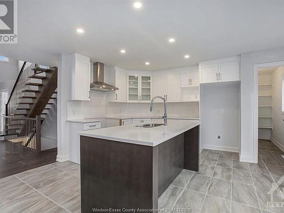 5th image of 572 Chambord St #Basement