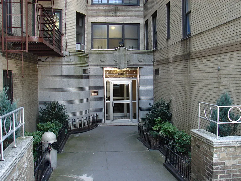 600 W 218th St #LJ — Photo 1
