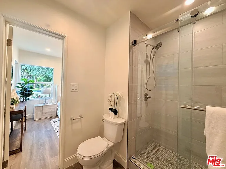 2924 W Riverside Dr — Photo 8