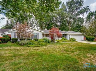 727 Rosalind Dr, Bowling Green, OH 43402