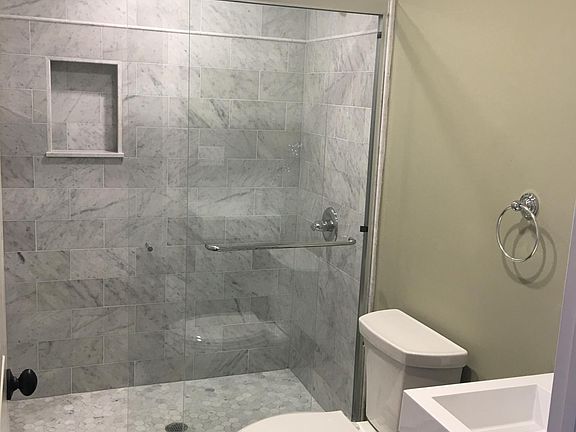 Apt 1R Bathroom