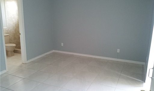 5th image of 1013 Manor Drive #5D