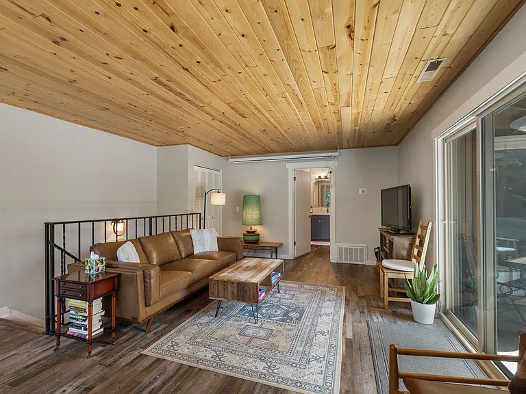 100 Lake Village Dr — Photo 31