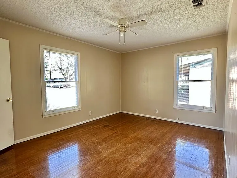 2473 Culver Ave — Photo 14