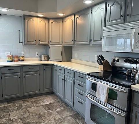 5th image of 100 Maple Cir E