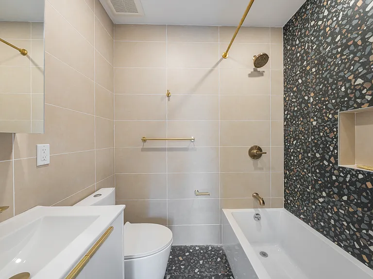 376 Montgomery St #1A — Photo 7