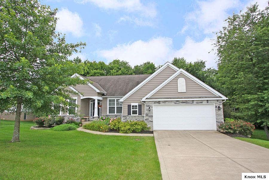 1st image of 34 Wildwood Ln W