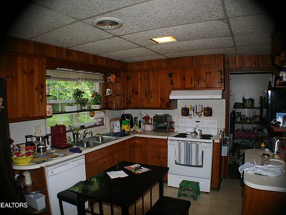 2nd image of 310 Cardinal St