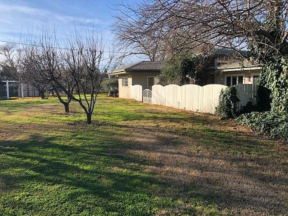 Side patio, secret garden behind fence