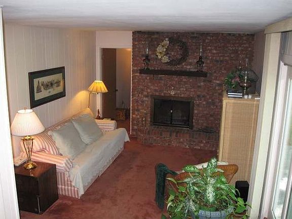 5th image of 41 Wilshire Dr