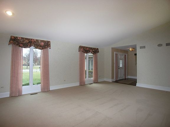 3rd image of 8419 Golfview Dr