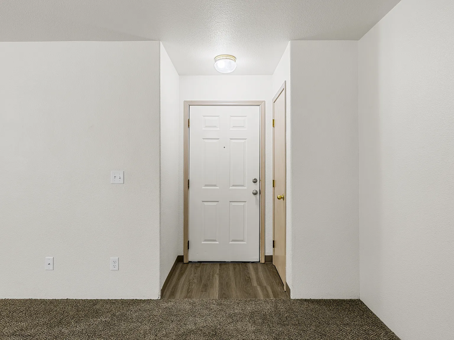 607, ID # 3040 Sheraton Court - D - D — Photo 4