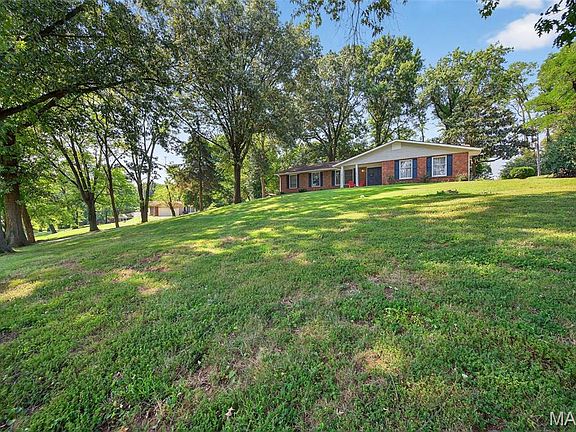 5th image of 1212 Woodcrest Ln