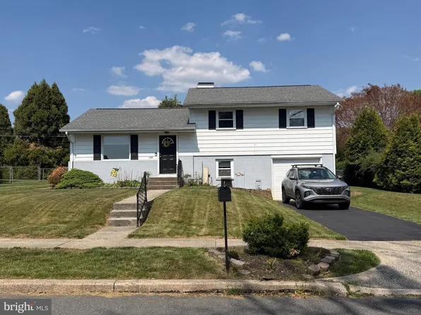108 Center Ln, Reading, PA 19606