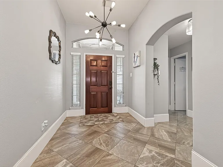 1214 Wesley Dr — Photo 6