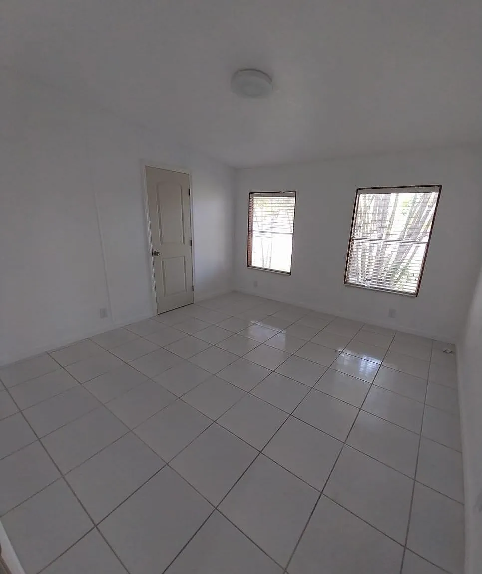 2 bed, 1000 sqft, $1,800 — Photo 2