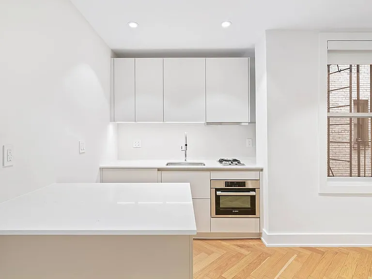 225 W 23rd St #2202U — Photo 1