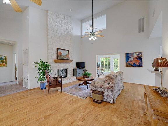5th image of 1008 Red Bud Dr
