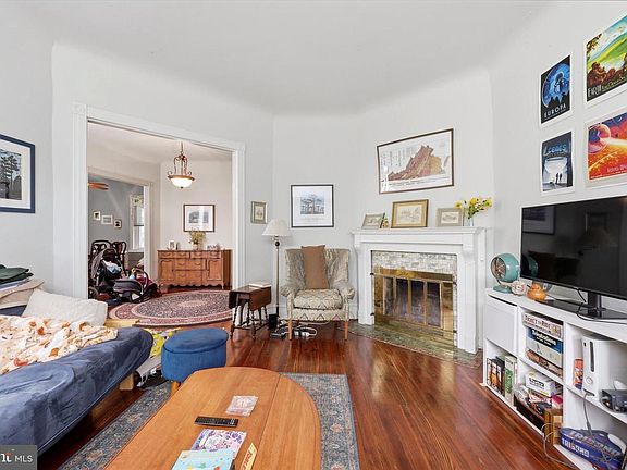 3rd image of 48 E Stewart Ave