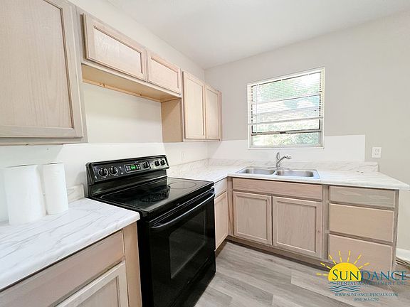 5th image of 211 Coral Dr