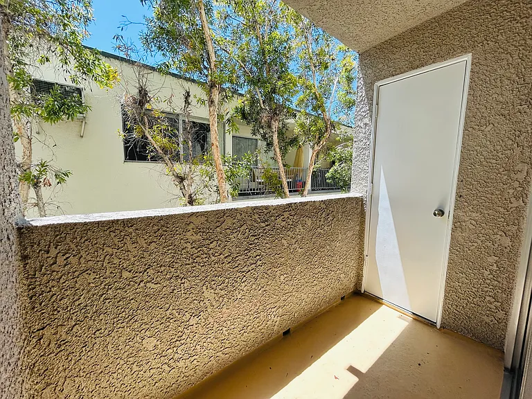 10520 National Blvd — Photo 27