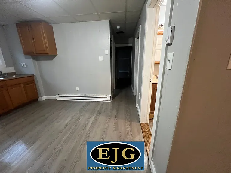211 Pine St #2 — Photo 3