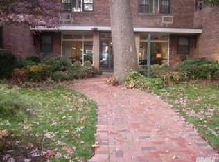 75 Knightsbridge Rd APT 1J, Great Neck, NY 11021