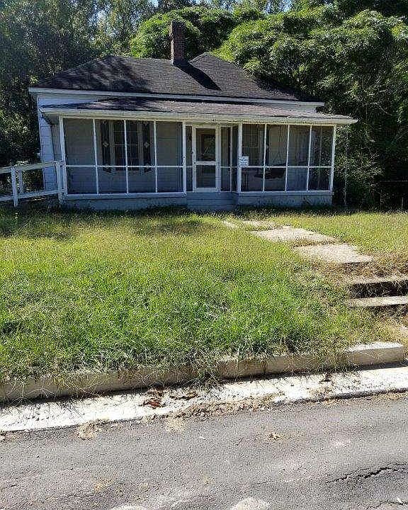 2nd image of 1750 River St NE