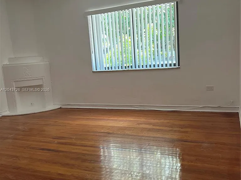 1895 SW 22nd St #5 — Photo 3