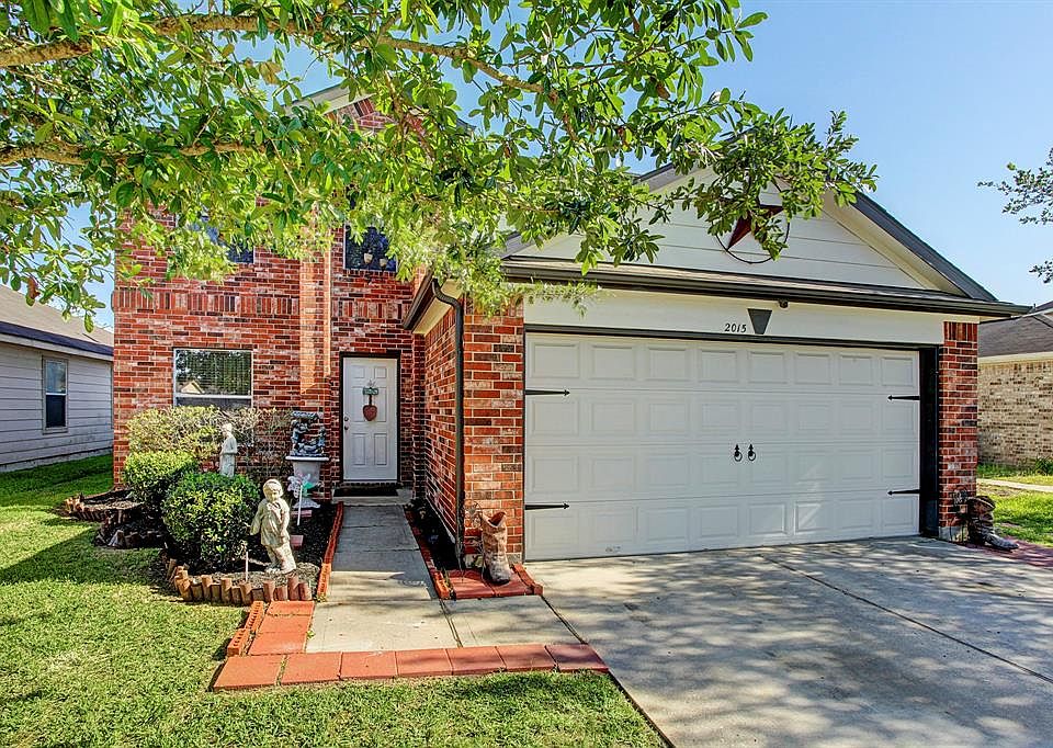1st image of 2015 Pine Croft Dr