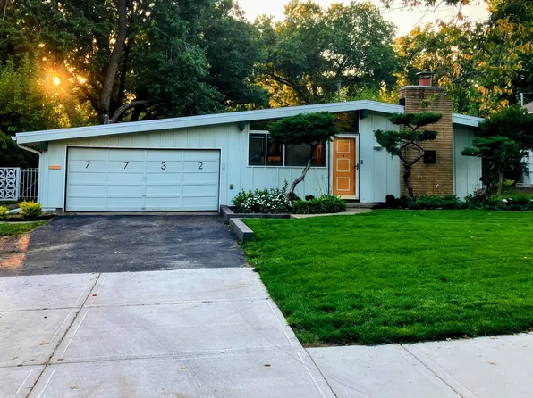 7732 Pawnee Dr, Prairie Village, KS 66208