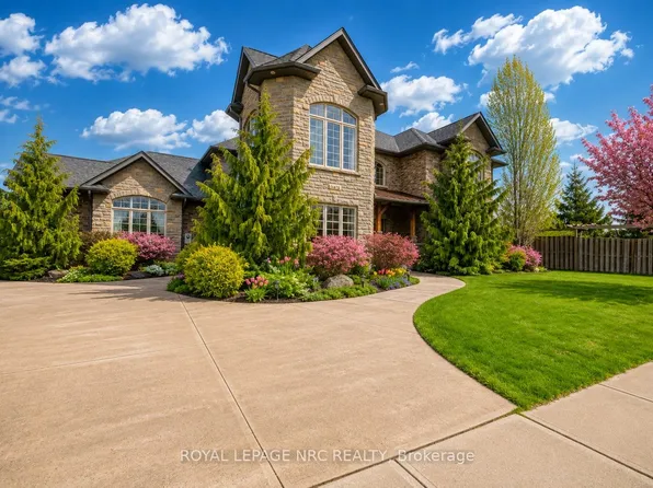8479 Forestview Blvd, Niagara Falls, ON L2H 0B2