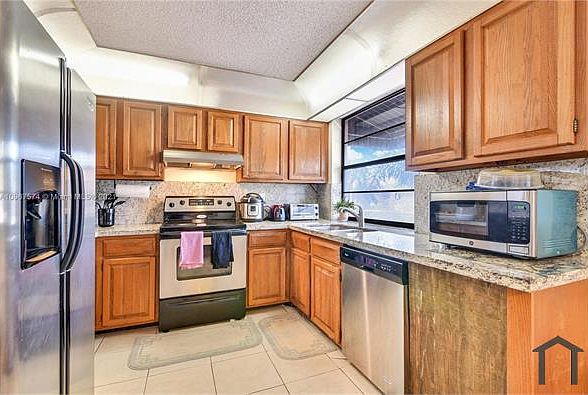 1st image of 3000 NE 8th Ter APT B2