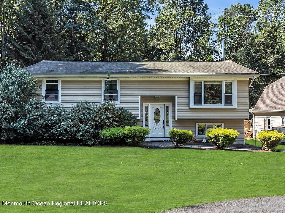 1st image of 28 Hillcrest Dr