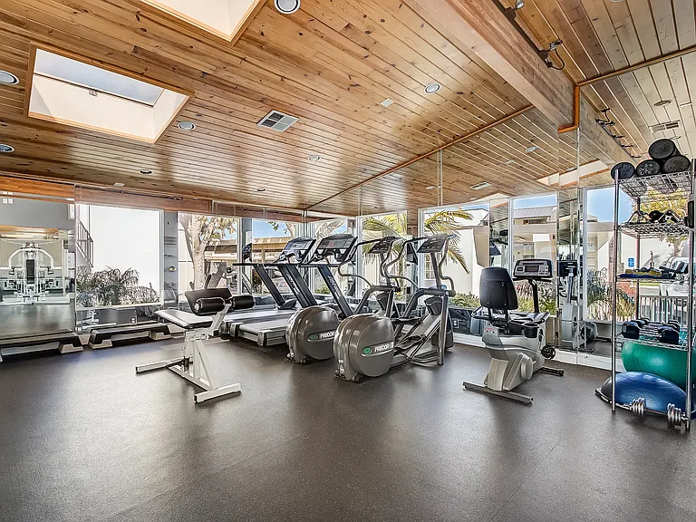 The Californian Apartments- HB — Photo 7