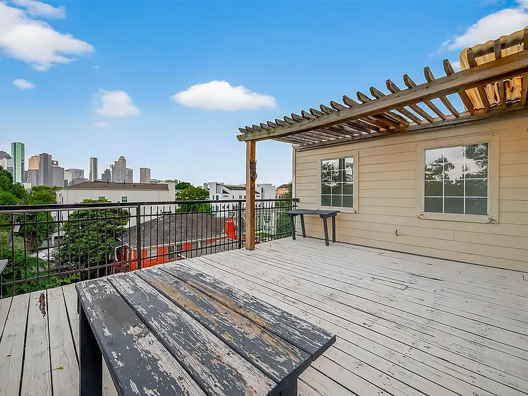 1015 Stanford St — Photo 50