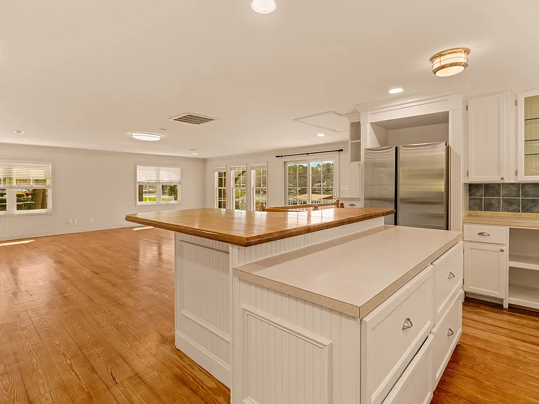 118 Revere Dr — Photo 10