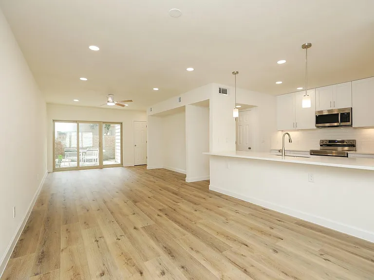 2050 Augusta Dr — Photo 6