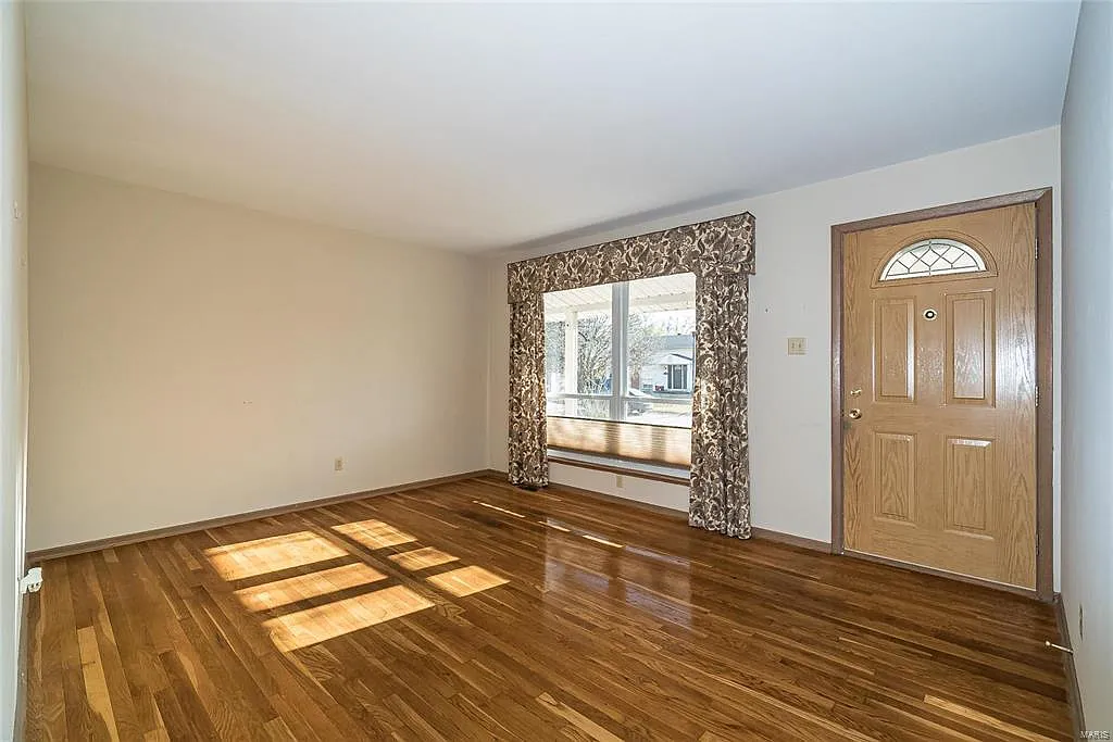 3 bed, 1.5 bath, 962 sqft, $1,850 — Photo 3