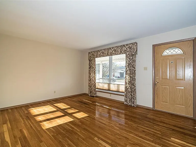 11943 Glen West Dr — Photo 3